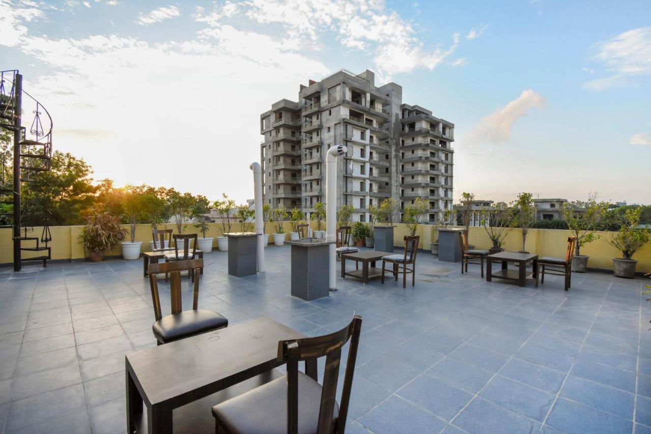 Отель Oyo 75460 Sky High Residency Лудхиана Экстерьер фото