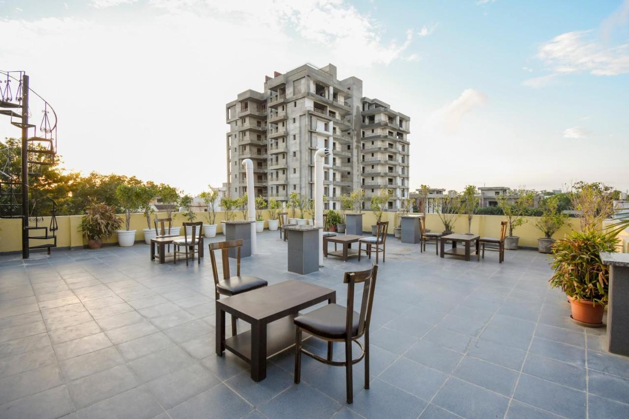 Отель Oyo 75460 Sky High Residency Лудхиана Экстерьер фото